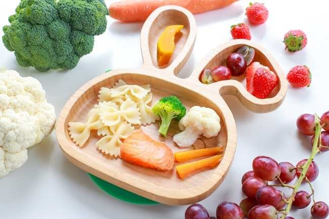 Menu MPASI Bayi: Hindari Kesalahpahaman, Panduan Lengkap dari Makanan Keluarga